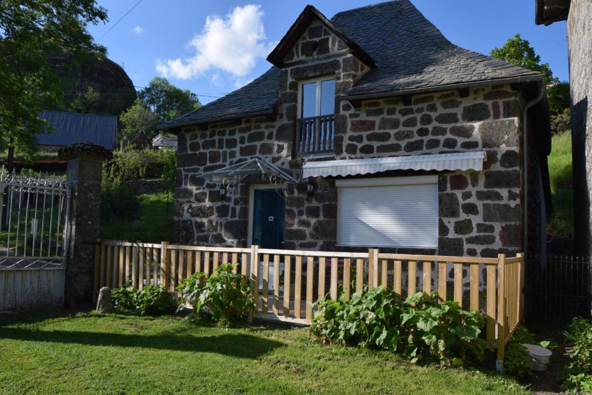 Gite 4 Personnes Dans Le Cantal Animaux Bienvenus Lascelle Eksteriør billede