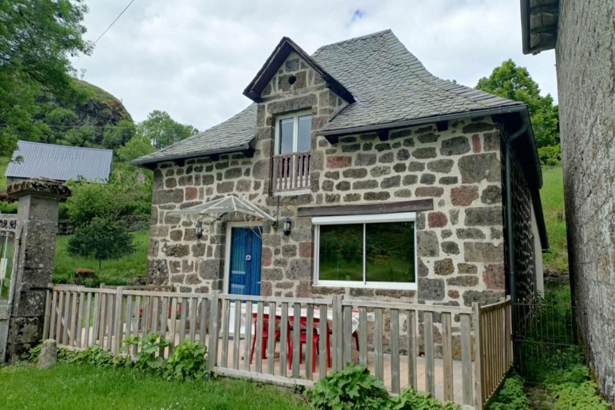 Gite 4 Personnes Dans Le Cantal Animaux Bienvenus Lascelle Eksteriør billede